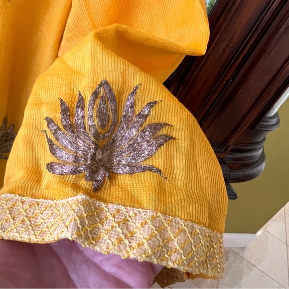 Traditional Indian Sari Tunic in Marigold Yellow ptp21.5,L40,Hip22,shoulder16.5 - Picture 4 of 8
